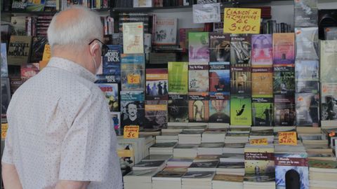 Una de las libreras de la feria vende grandes clsicos de la literatura a precios asequibles.