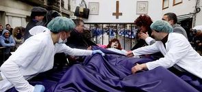 F�lame Sempre y su espect�culo de la ni�a del exorcista.