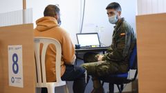 Vacunaci�n de refuerzo frente al covid en el edificio de la Xunta, en Pontevedra, para el grupo de edad de 18 a 29 a�os