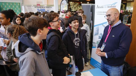 La nica escuela de pilotos de Galicia tambin particip en la feria educativa