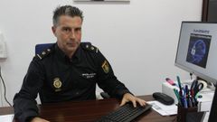 Salvador Campoy, jefe de la Brigada Judicial de la Polic�a Nacional en la comisar�a de Ferrol Nar�n, advierte de un aumento de las estafas telem�ticas. 