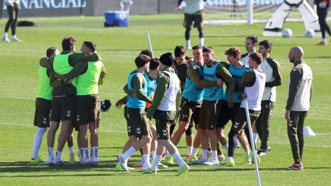 Los futbolistas del Celta, en un entrenamiento en la Cidade Deportiva Afouteza.