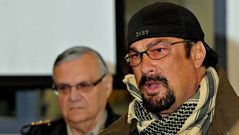 Steven Seagal y el polmico sheriff Joe Arpaio, en una foto de archivo