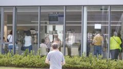 Colas en el centro de salud de Nar�n