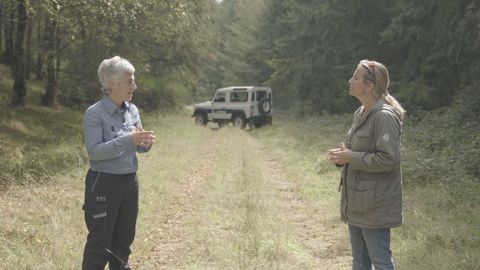 Odile Rodrguez de la Fuente, derecha, visit la escombrera de la mina de As Pontes y el lago