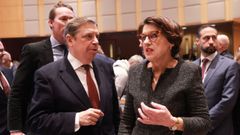 El ministro Planas con su hom�loga francesa�Annie Genevard�ayer en Bruselas