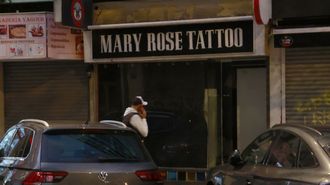 El taller de tatuajes Mary Rose Tattoo, en Alcalde Lens, fue okupado el pasado mes de mayo