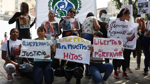 Madres de adolescentes detenidos en Venezuela piden libertad.