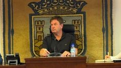 Benito Portela, alcalde de Sada, en una sesi�n plenaria.