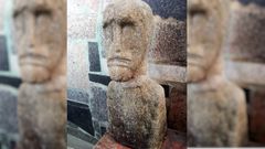 El busto apareci� en un banco a la entrada de una vivienda de Outes