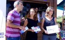 Fernando Su�rez, Mar Torviso y la concejal de Turismo, Ana Mart�nez, ayer en As Catedrais.