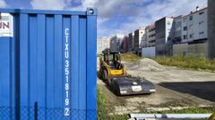 La nueva empresa adjudicataria del acondicionamiento de la pasarela de Doce de Novembro ya traslad� material a la zona para iniciar los trabajos