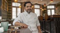 Andr�s Medina en su restaurante compostelano, Gaio