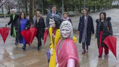 El candidato socialista a la Xunta, Jos� Ram�n G�mez Besteiro, junto a las cabezas de lista de Ourense, Pontevedra y A Coru�a, este jueves en Santiago, con las Mar�as 