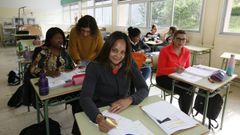 Una clase del ciclo modular de Coidados auxiliares de enfermar�a del IES Monte Castelo