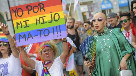 Participantes en la tradicional manifestaci�n del Orgull�n por las calles de Gij�n