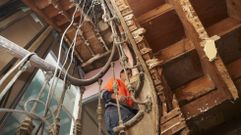Edificio en proceso de rehabilitaci�n en el centro de Ferrol, en foto de archivo.