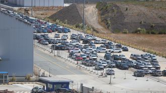 Descarga de coches de SAIC Motor en el puerto exterior de Ferrol