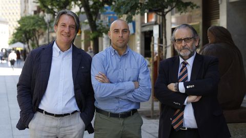 Juan Carlos Moreiras y Luis G�mez, de API, y Pedro Seara, de Fincas Urbanas