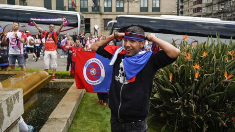 �Celebraste el ascenso de la UD Ourense?.La fiesta comenz� en Meis y se traslad� a la fuente de Concepci�n Arenal