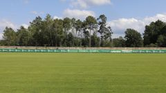 La cubierta de Preferente desapareci� y ponto caer� el muro para el montaje de la nueva grada