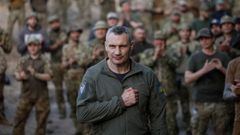 El alcalde de Kiev, Vitali Klitschko, en una ceremonia militar.