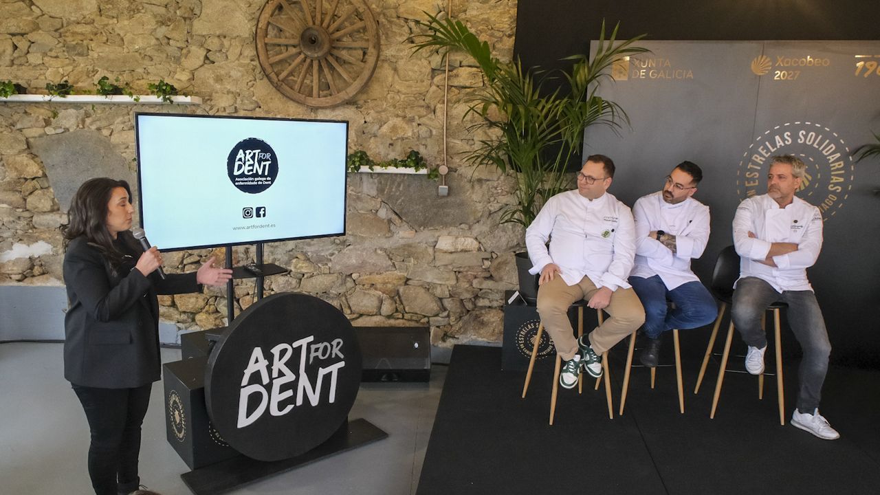 Casa Barqueiro celebra 25 años con la creación de un mural en Negreira