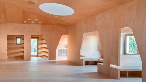 Interior de la biblioteca de Baiona, que fue construida por Clara Murado y Juan Elvira