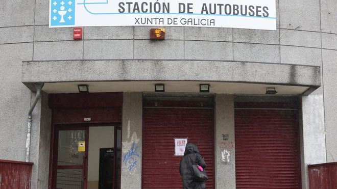 La estaci&oacute;n de autobuses de Ferrol, vac&iacute;a por huelga.