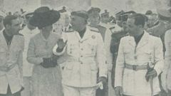 Franco y su esposa durante la inauguracin de la exposicin.