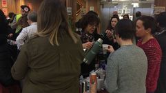 Los funcionarios de Xustiza de Pontevedra realizan un almuerzo reivindicativo en el marco de la huelga indefinida