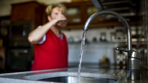 La potabilidad del agua en Ferrol origin 200 consultas en cuatro horas en el 2015