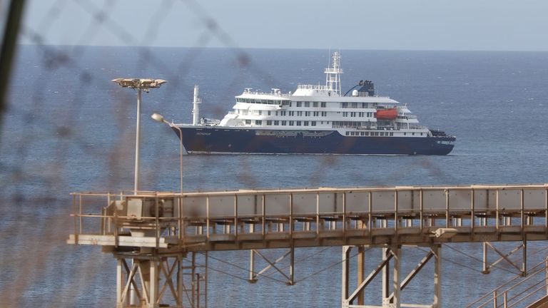 El MV Hondius, que se dirige a Tenerife.