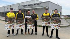 �lex Vidal e Israel Ben�tez (en el centro), junto con Lucas Crujeiras, Fran G�mez, Jos� Antonio N��ez y Mauro Enguix, en la presentaci�n de la velada.