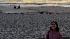 Berta Faraldo en la playa para ver el lanzamiento del cohete.