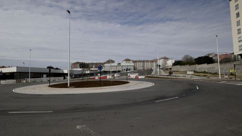 La nueva rotonda de la avenida de A Sardi�eira redistribuir� el tr�fico hacia la zona escolar, hacia Os Mallos y hacia la estaci�n intermodal