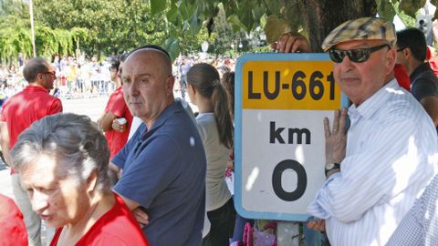 Miles de personas se congregaron en la zona de salida y en muchos lugares del recorrido pese al intenso calor