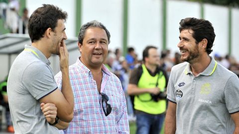 Tino Fernndez, entre David Dniga y Vctor Snchez, antes de un amistoso de la temporada pasada