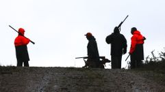 Fotografa de archivo de una cuadrilla de cazadores