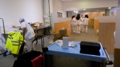 Preparativos, este jueves, en el vacun�dromo del edificio administrativo de la Xunta en Campolongo, en Pontevedra