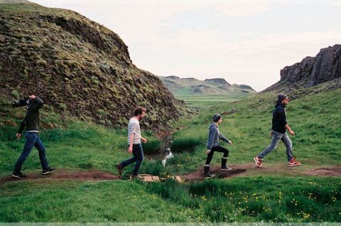 Los directores Cyril Dion y M�lanie Laurent (en el centro) junto a parte del equipo
