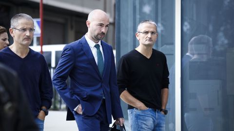 Los gemelos investigados, con su abogado Neil González en una imagen de archivo del año 2019