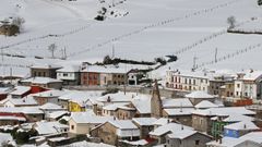 El temporal de nieve mantiene cortado el trfico para camiones en la red principal de carreteras en el puerto de Pajares (N-630) entre Asturias y Len