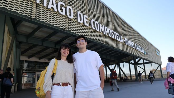Itziar Misa y Alejandro Rodr&iacute;guez, dos de los tantos universitarios perjudicados por el tren en la l&iacute;nea del Eje Atl&aacute;ntico.