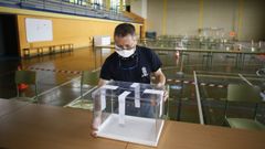 Pabell�n polideportivo de Burela acondicionado para las votaciones.