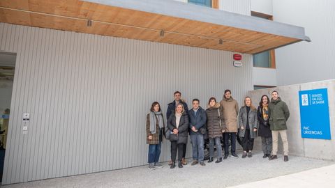 El pino gallego fue usado en las tablas de la fachada del centro de salud de O Porri�o