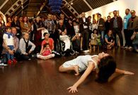 Un momento da inuaguraci�n da exposici�n colectiva �MINGUarte�, que poder� verse no Pazo da Cultura de Carballo ata o vindeiro 31 de xullo.