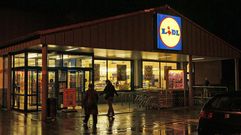 Exterior de supermercado de Monforte en el que intent� entrar el sospecho y no pudo porque se lo impidieron los trabajadores