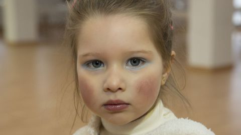 El CRA Ponte da Pedra (Carballo) celebra su entroido en el mercado