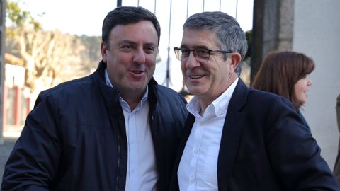 Valentn Gonzlez Formoso y Patxi Lpez, en Oleiros.